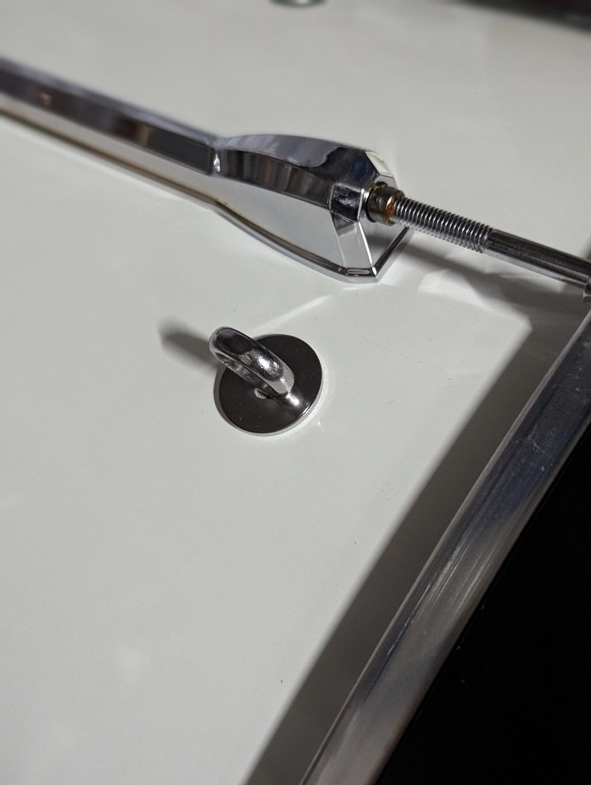 Lustre Feuille Au Design Nordique Blanc Et Doré • Luminaires Tendance